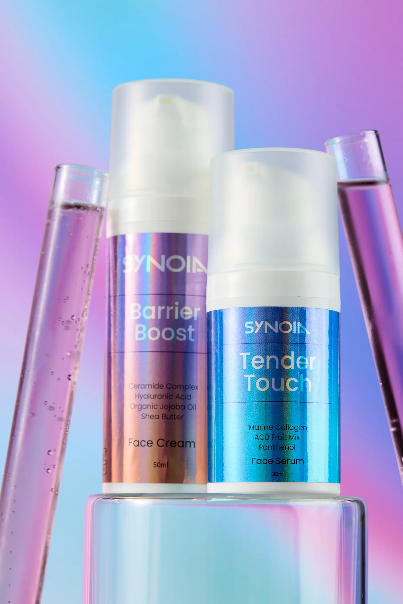 בקבוקי קרם הפנים Barrier Boost והסרום Tender Touch